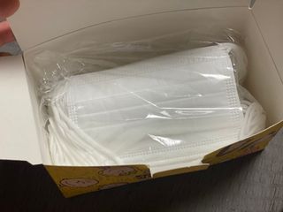 JHWORLD 스누피 마스크 정품 스누피 닥터클린 국내 아동용 성인용 3중 MB필터 일회용 덴탈마스크 50매 — 5점을 준 리뷰어가 2021년 9월 올린 사용 사진