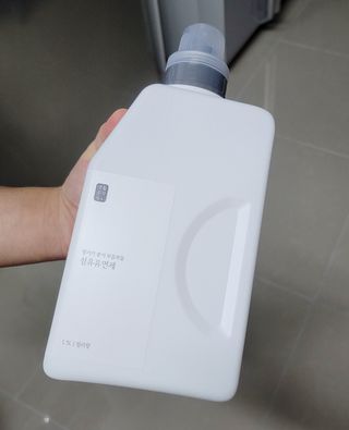[생활공작소] 섬유유연제 + 세탁세제 1.5L 릴리향 — 5점을 준 리뷰어가 2021년 2월 올린 사용 사진
