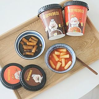 유비쿡 컵떡볶이 매운컵떡볶이2개/ 짜장컵떡볶이 2개  총 4개세트 — 5점을 준 리뷰어가 2021년 4월 올린 사용 사진