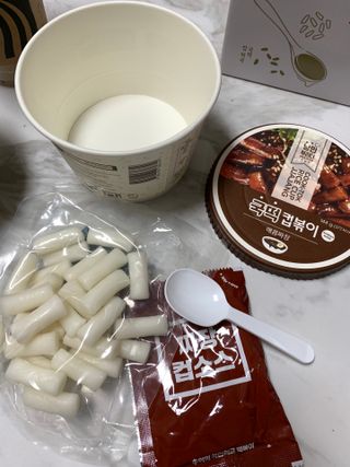 추억의 국민학교 떡볶이 국떡 컵볶이 선물박스 — 5점을 준 리뷰어가 2022년 1월 올린 사용 사진