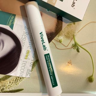 바이브랩 [탈모증상완화] 헤어라인 눈썹 두피앰플 — 4.5점을 준 리뷰어가 2022년 1월 올린 사용 사진