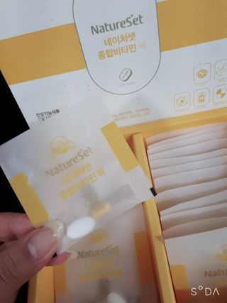 네이처셋 멀티비타민 종합비타민팩 1개월분 — 5점을 준 리뷰어가 2021년 6월 올린 사용 사진