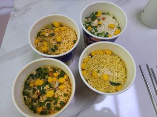 NISSIN 닛신 컵누들  4종 - 씨푸드오리지날, 씨푸드 스파이시, 씨푸드 커리, 씨푸드 XO소스 — 5점을 준 리뷰어가 2023년 1월 올린 사용 사진