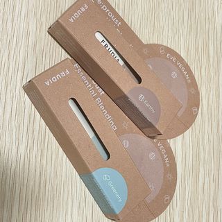 [후르디아] 올리브영 착한보습 비건 립버터 2종 — 5점을 준 리뷰어가 2022년 10월 올린 사용 사진