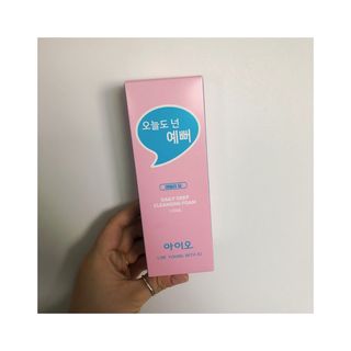 IO 아이오 오늘도 넌 예뻐 - 데일리딥 클렌징폼 — 4점을 준 리뷰어가 2021년 3월 올린 사용 사진