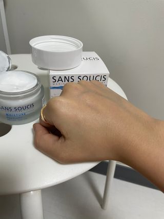 산수시 아쿠아 베네핏 24h 수부지 물광 속건조 수분크림 50ml — 5점을 준 리뷰어가 2021년 7월 올린 사용 사진