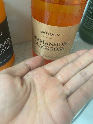 아소윤 건조하고 지친 피부에 힐링을 기분좋은 향기 스파맨션 바디오일 마사지오일 5종 중 1개 랜덤발송-2 — 5점을 준 리뷰어가 2021년 10월 올린 사용 사진