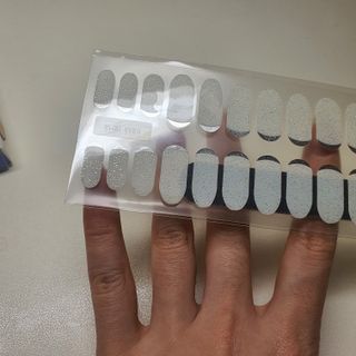[네일가게] 햇빛에 닿으면 색이 변하는 신기한 햇살 반전 네일스티커_B — 4점을 준 리뷰어가 2021년 9월 올린 사용 사진