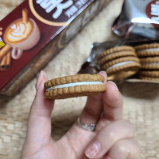 롯데제과 롯샌 카페크런치 — 5점을 준 리뷰어가 2021년 10월 올린 사용 사진