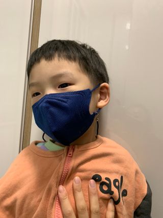 [블루 본 아이노우] 유아용 컬러마스크 40 PCS SET 2중 택 1 — 5점을 준 리뷰어가 2021년 5월 올린 사용 사진