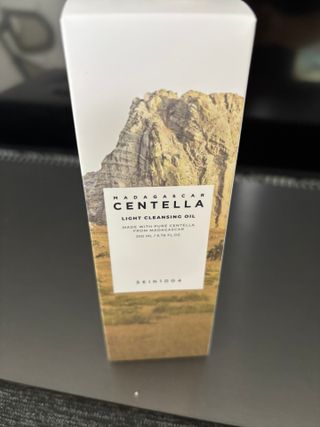 스킨1004 [SKIN1004] 마다가스카르 센텔라 라이트 클렌징 오일 200ml — 5점을 준 리뷰어가 2024년 7월 올린 사용 사진