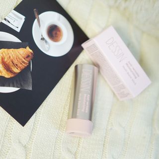 바르는뷰티 데생멀티밤 식물유래성분 97 저분자콜라겐 피부수분 미백 주름개선 멀티밤스틱 — 5점을 준 리뷰어가 2021년 11월 올린 사용 사진