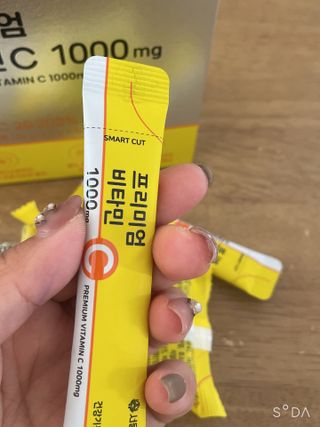 서울약사신협 프리미엄 비타민C 1,000mg_2.5g x 50포 — 5점을 준 리뷰어가 2021년 10월 올린 사용 사진