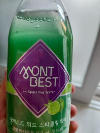 몽베스트 Montbest with Sparkling water Plain 20병 — 5점을 준 리뷰어가 2021년 10월 올린 사용 사진
