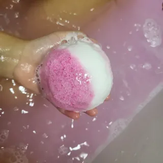 소담스퀘어 상암 Evreryday Bath Bomb Day7(에브리데이 배쓰밤 데이7) / 7종 중 2종 랜덤발송 — 5점을 준 리뷰어가 2022년 11월 올린 사용 사진