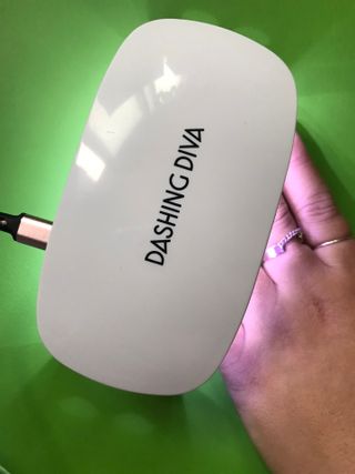 데싱디바 글레이즈 젤네일 스노쿨링 네일_5종 중 택 1 — 5점을 준 리뷰어가 2021년 8월 올린 사용 사진