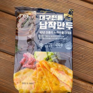 (주)성경순만두 곤약만두.콘치즈만두,삼각당면만두,당면 야끼만두,대구전통 납작만두,떡뽁이 매콤소스,달콤소스 — 5점을 준 리뷰어가 2023년 4월 올린 사용 사진