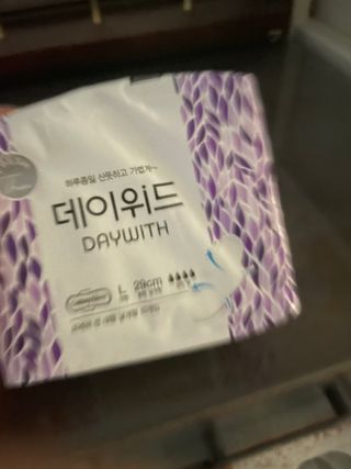 나무드 [데이위드] 국내생산 생리대 가벼운 초 슬림핏 프레쉬 씬 순면커버 생리대 10개입X1팩 — 4점을 준 리뷰어가 2021년 10월 올린 사용 사진