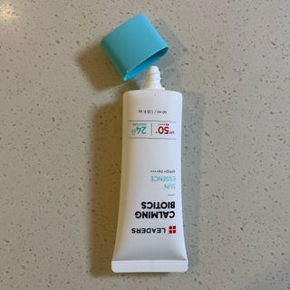 리더스코스메틱 리더스 카밍 바이오틱스 선 에센스 SPF 50+ PA++++ — 5점을 준 리뷰어가 2022년 7월 올린 사용 사진