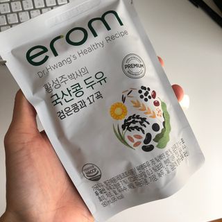 이롬 황성주 박사의 국산콩 두유 검은콩과 17곡 프리미엄 — 5점을 준 리뷰어가 2021년 5월 올린 사용 사진