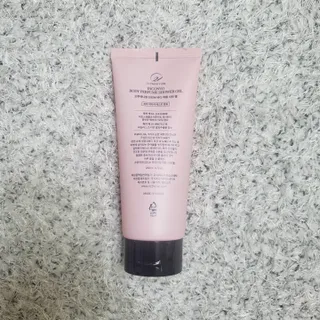 오투에니원 인컨보 바디 퍼퓸 샤워 젤 200ml — 5점을 준 리뷰어가 2023년 2월 올린 사용 사진