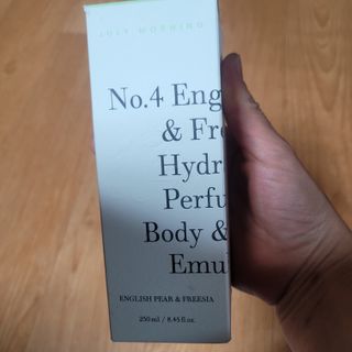 줄라이 모닝 _ JULY MORNING 줄라이모닝 하이드레이팅 퍼퓸드 바디앤핸드 에멀젼 — 4점을 준 리뷰어가 2022년 3월 올린 사용 사진