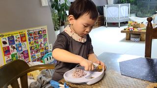유비맘 캐릭터 실리콘 흡착 식판_색상 랜덤발송 — 5점을 준 리뷰어가 2021년 2월 올린 사용 사진