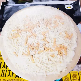 [푸딩팩토리] 10인치 씬피자 3종 택2_베샤멜 고르곤졸라/불고기/고르곤졸라 — 5점을 준 리뷰어가 2022년 5월 올린 사용 사진