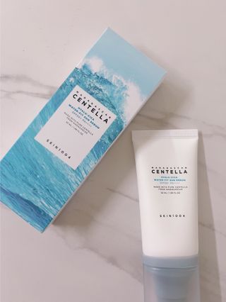 [스킨1004] 마다가스카르 센텔라 히알루-시카 워터핏 선세럼 50ml — 5점을 준 리뷰어가 2024년 5월 올린 사용 사진
