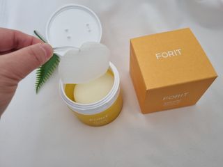 [포잇] 카카두허니씨 미백 톤업패드 190ml 60매 *1개 — 5점을 준 리뷰어가 2023년 1월 올린 사용 사진