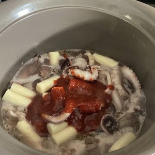 화끈한녀석들 새오똥400g 새우,오징어,똥집 볶음요리 소스,밀떡, 참기름 포함 — 4.5점을 준 리뷰어가 2022년 11월 올린 사용 사진