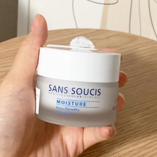 산수시 아쿠아 베네핏 24h 수부지 물광 속건조 수분크림 50ml — 4.5점을 준 리뷰어가 2021년 6월 올린 사용 사진