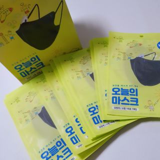 [심폐소생소] 오늘의마스크 KF94 소형 초등학생 어린이 마스크 — 5점을 준 리뷰어가 2022년 1월 올린 사용 사진
