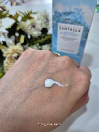 [스킨1004] 마다가스카르 센텔라 히알루-시카 워터핏 선세럼 50ml — 5점을 준 리뷰어가 2024년 5월 올린 사용 사진