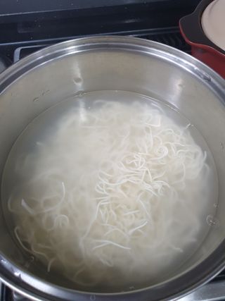 [한면원] 비빔국수 2인분 — 5점을 준 리뷰어가 2022년 8월 올린 사용 사진