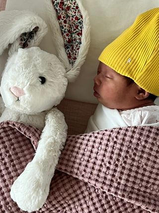 [쿠쿠드림] 완벽 항균 아기 애착이불 — 5점을 준 리뷰어가 2022년 12월 올린 사용 사진