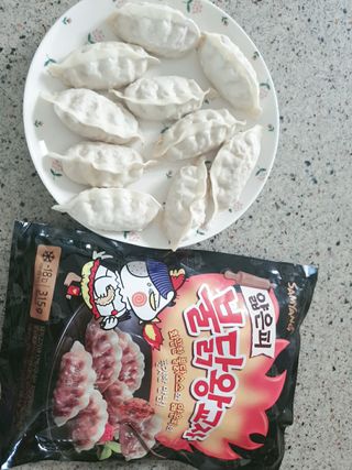 삼양냉동 [삼양] 얇은피불닭왕교자+얇은피까르보불닭왕교자 총4팩 — 5점을 준 리뷰어가 2021년 2월 올린 사용 사진