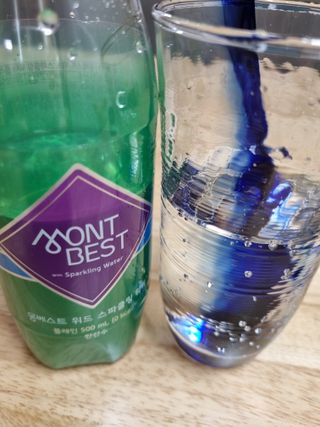 몽베스트 Montbest with Sparkling water Plain 20병 — 5점을 준 리뷰어가 2021년 10월 올린 사용 사진