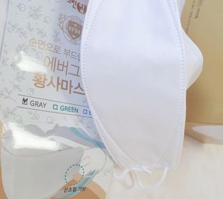 에버그린 순면 끈조절 KF94 마스크 - 화이트 30매 — 5점을 준 리뷰어가 2021년 5월 올린 사용 사진