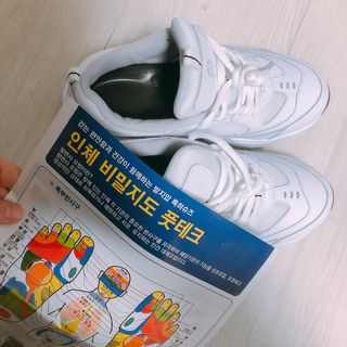풋테크 지압신발 풋테크 건강 지압 운동화 FT20 — 3.5점을 준 리뷰어가 2021년 1월 올린 사용 사진