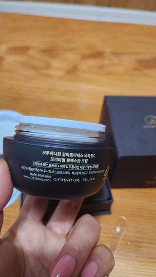 오투에니원 갈락토미세스 비타민 C 프리미엄 블랙스완 크림 50g — 5점을 준 리뷰어가 2023년 1월 올린 사용 사진