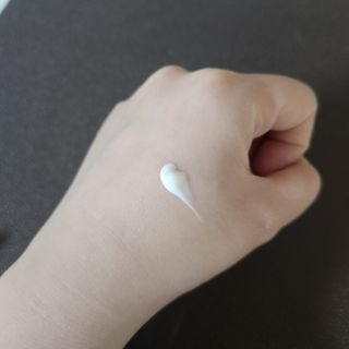 MF[스킨1004] 마다가스카르 센텔라 히알루-시카 워터핏 선세럼 50ml — 5점을 준 리뷰어가 2024년 5월 올린 사용 사진