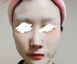 나우 [뉴니스] 수분 마스크 히알루론 씰 x 5매 — 5점을 준 리뷰어가 2025년 1월 올린 사용 사진
