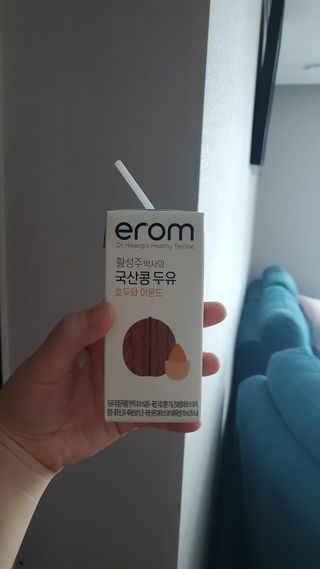 이롬 erom 황성주박사의 국산콩 두유 호두와 아몬드 — 5점을 준 리뷰어가 2020년 12월 올린 사용 사진