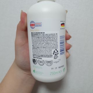 mom e 맘이 내추럴 베이비 케어 샴푸앤바스+로션 — 4.5점을 준 리뷰어가 2021년 1월 올린 사용 사진