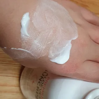[닥터문] 프리미엄 알로에베라 선크림 500ml — 5점을 준 리뷰어가 2022년 6월 올린 사용 사진