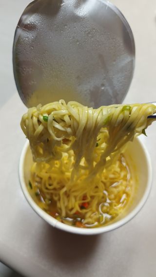 NISSIN 닛신 컵누들  4종 - 씨푸드오리지날, 씨푸드 스파이시, 씨푸드 커리, 씨푸드 XO소스 — 4점을 준 리뷰어가 2022년 5월 올린 사용 사진