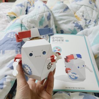 움직이는 종이로봇 - 로빗 로얄버전 움직이는 종이 로봇 - 로빗 — 5점을 준 리뷰어가 2021년 2월 올린 사용 사진