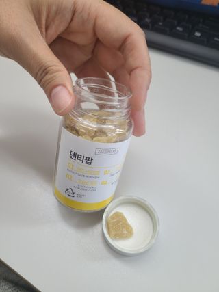 작심연구소 구취제거+충치예방+치아화이트닝 마법의 캔디 덴티팝3종(맛 랜덤 발송) — 5점을 준 리뷰어가 2022년 6월 올린 사용 사진