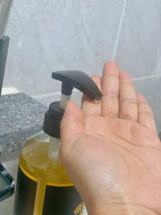[바디홈즈] 골드 마유 샴푸 — 4점을 준 리뷰어가 2021년 11월 올린 사용 사진